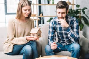 Strategi Negosiasi dengan Calon Pembeli Rumah yang Emosional