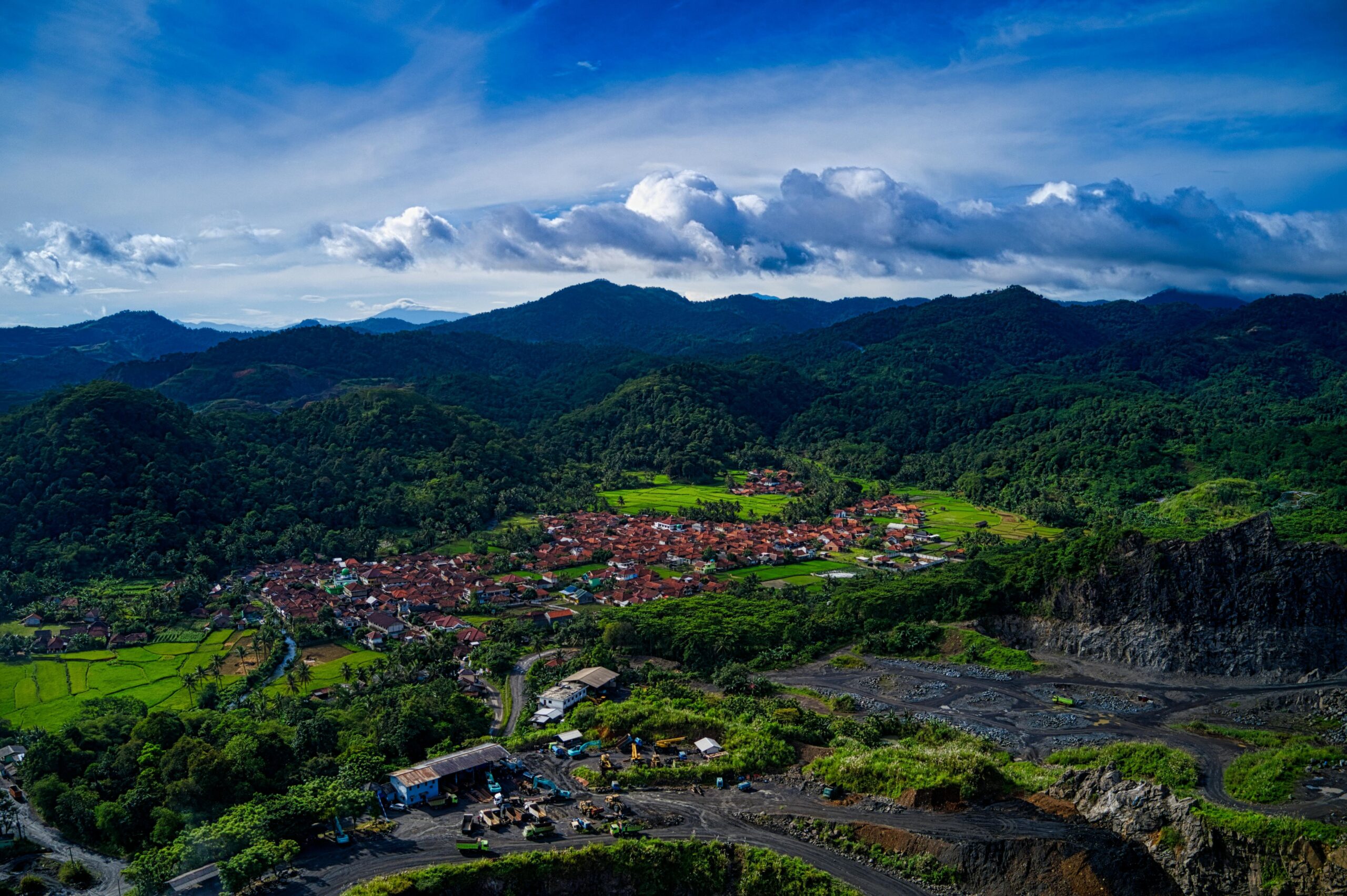 Bagaimana Cara Merawat Taman Agar Tetap Sehat dan Indah?
