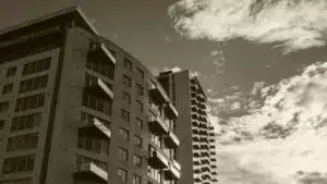 Luas Tanah vs Luas Bangunan: Mana yang Lebih Penting untuk Investasi Jangka Panjang?